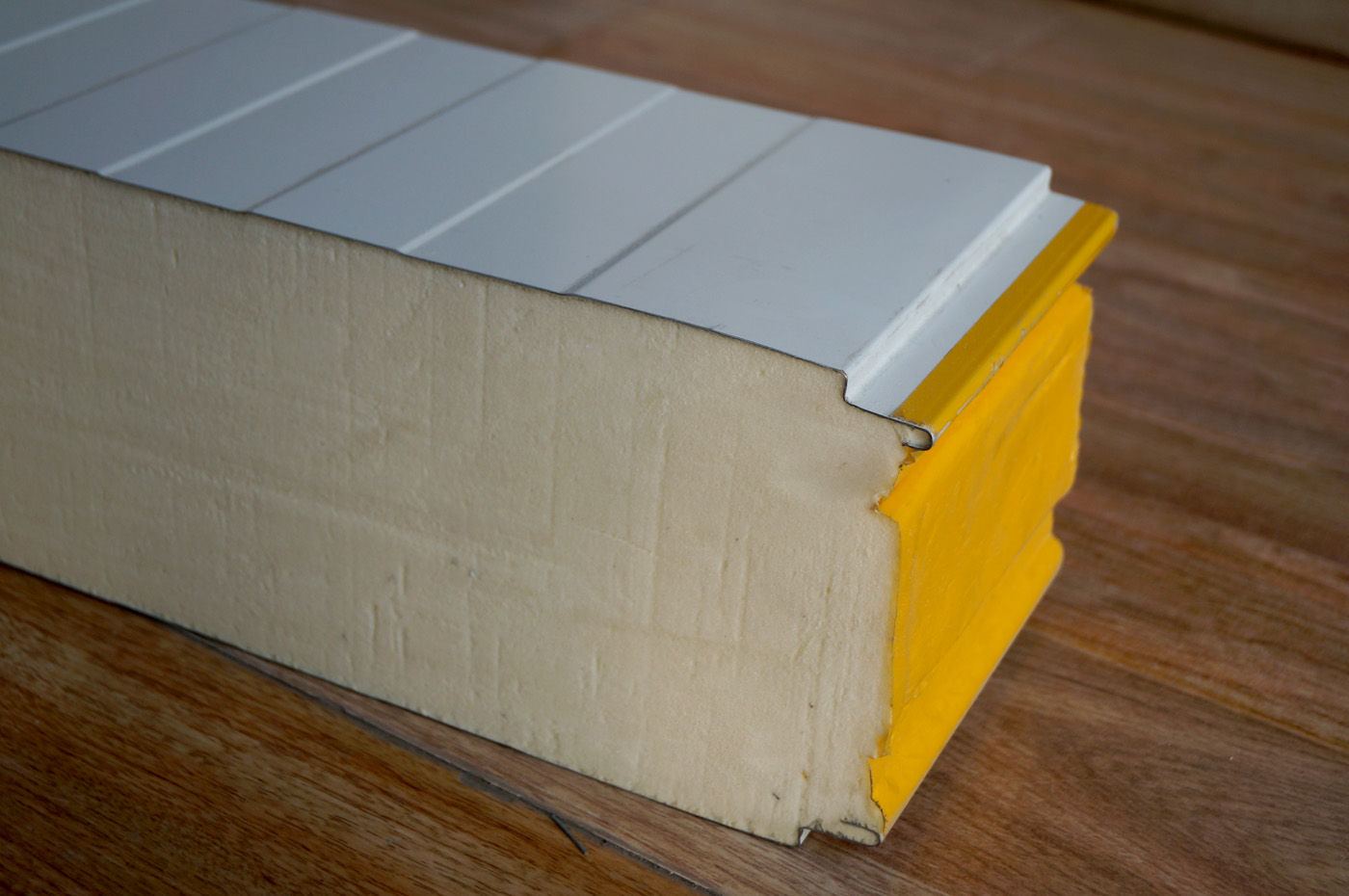 河南千万间新型聚氨酯夹芯板 75mm厚保温冷库板的专业解析